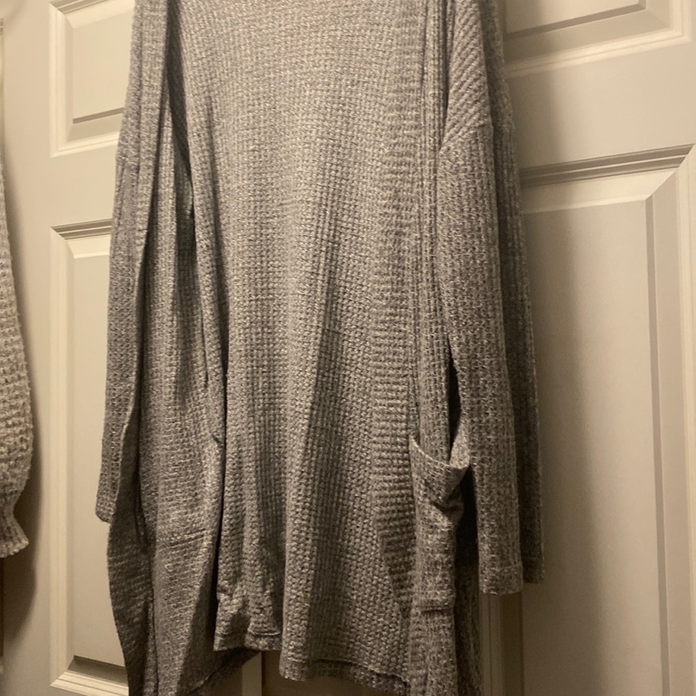 Waffle wan table grey cardigan